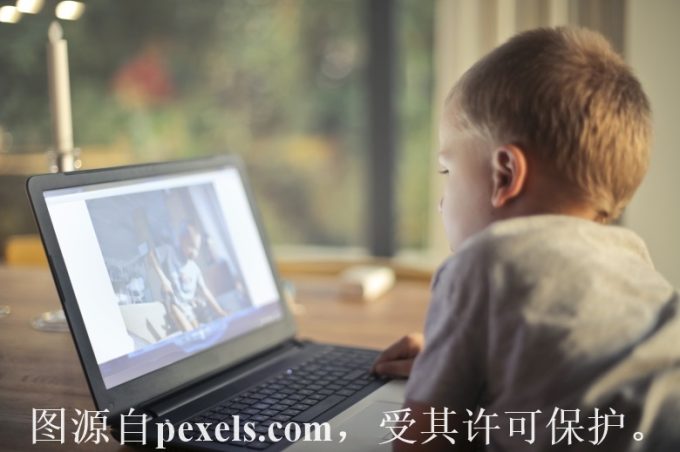 租用云主机和自建服务器哪种方式性价比更高？